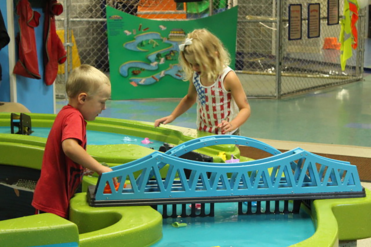 children playing with the La Crosse water table